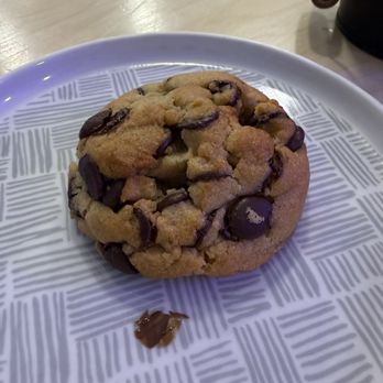 Zelati Dessert Cafe - Chocolate chip cookie - Ice Cream & Frozen Yogurt Near Me - Wellington
