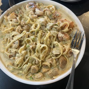 Marley's Bar and Grill - Rasta Pasta W/ Chicken & Shrimp - Salad Near Me - Hyattsville, Maryland