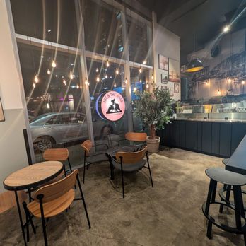 Joe & The Juice - Interior - Juice Bars & Smoothies Near Me - Chicago, Illinois