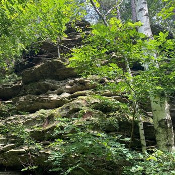 Mirror Lake State Park - Canyon wall of Mirror Lake State Park - Parks Near Me - Baraboo, Wisconsin Mirror Lake State Park - Canyon wall of Mirror Lake State Park - Parks Near Me - Baraboo, Wisconsin