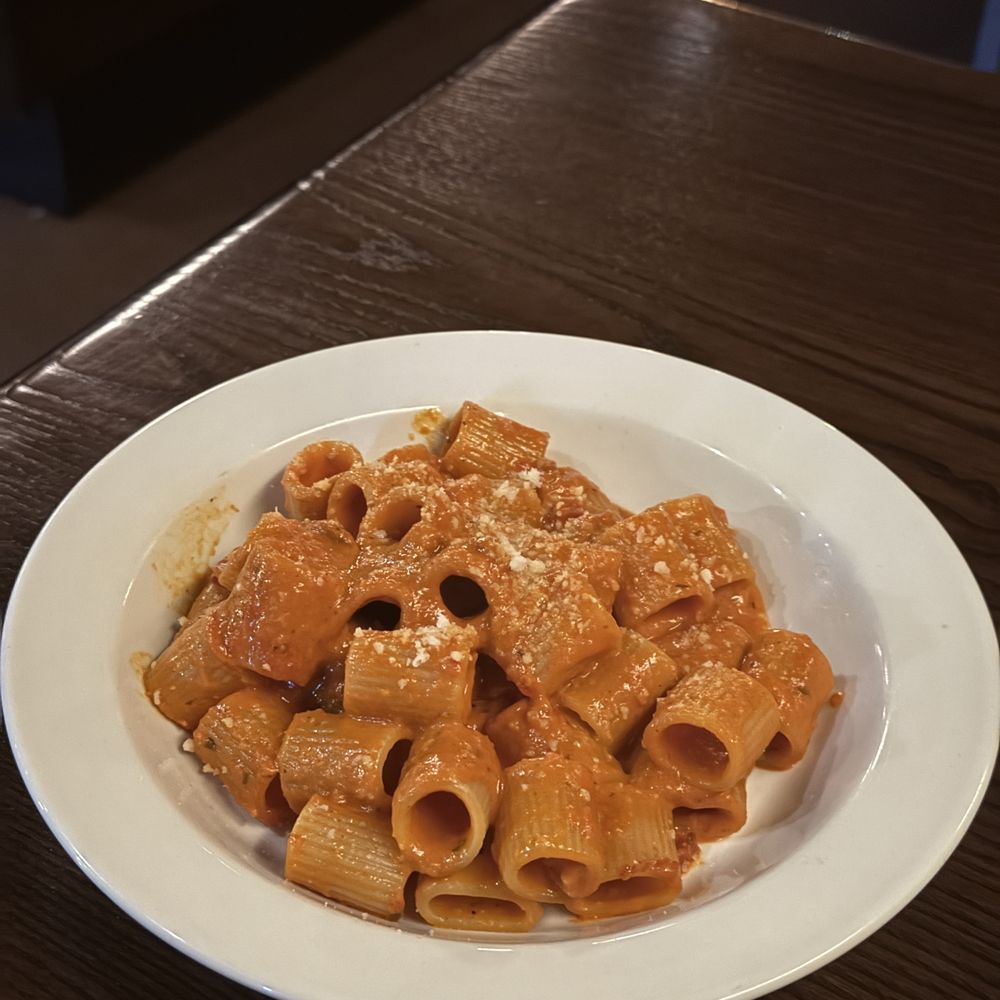 Mano A Mano - Spicy Rigatoni alla Vodka - Italian Near Me - Chicago, Illinois Mano A Mano - Spicy Rigatoni alla Vodka - Italian Near Me - Chicago, Illinois