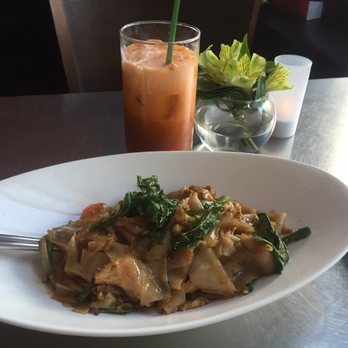 Thai District - Drunken noodles with chicken - Thai Near Me - Long Beach, California Thai District - Drunken noodles with chicken - Thai Near Me - Long Beach, California
