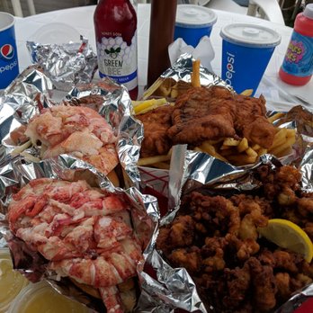 Red's Eats - Glorious lobster meat - Seafood Near Me - Wiscasset, Maine