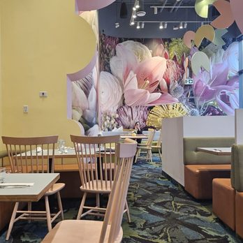 Demetres Downtown Markham - Desserts Near Me - Markham, Ontario