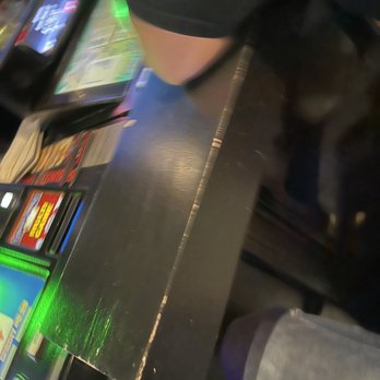 Sunset Tavern - Large bar buddy to comfortably eat at bar - Sports Bars Near Me - Henderson, Nevada