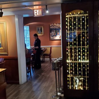 Vienna Wine Bar - Atmosphere - Wine Bars Near Me - Davie, Florida Vienna Wine Bar - Atmosphere - Wine Bars Near Me - Davie, Florida