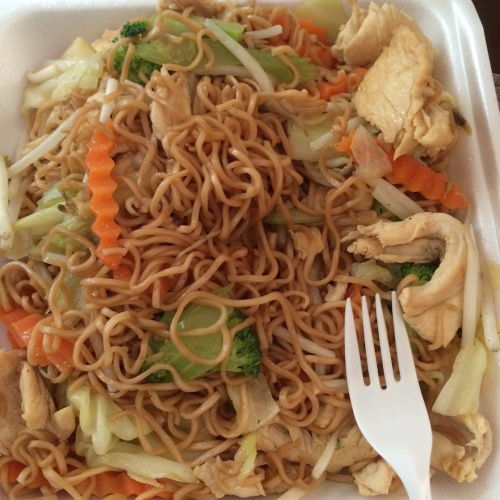Riverside Thai Kitchen - Chicken chow mein - Thai Near Me - Riverside, California Riverside Thai Kitchen - Chicken chow mein - Thai Near Me - Riverside, California