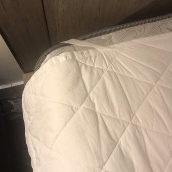 EXchange Hotel Vancouver - No fitted sheet on the mattress - Hotels Near Me - Vancouver, British Columbia EXchange Hotel Vancouver - No fitted sheet on the mattress - Hotels Near Me - Vancouver, British Columbia