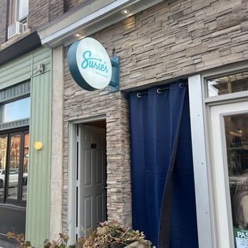 Susie's Rise & Dine - outside - Diners Near Me - Toronto, Ontario Susie's Rise & Dine - outside - Diners Near Me - Toronto, Ontario