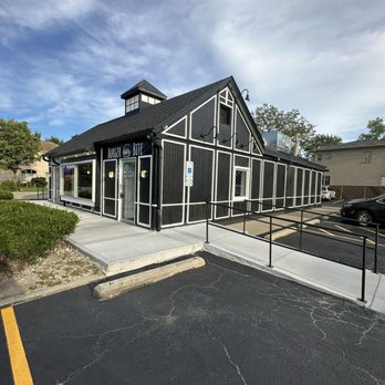Burger Bite - outside - American Near Me - Lincolnwood, Illinois