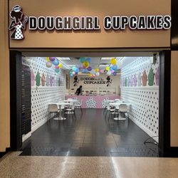 Doughgirl Cupcakes - Outside of the store