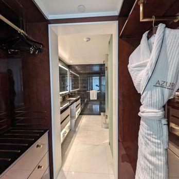 Azur Legacy Collection Hotel - Hotels Near Me - Vancouver, British Columbia Azur Legacy Collection Hotel - Hotels Near Me - Vancouver, British Columbia