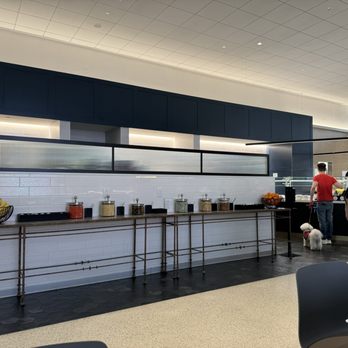 United Club - Airport Lounges Near Me - Newark, New Jersey