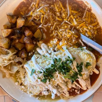 El Sur Restaurant - Chicken Chilaquiles breakfast - Mexican Near Me - Tucson, Arizona El Sur Restaurant - Chicken Chilaquiles breakfast - Mexican Near Me - Tucson, Arizona