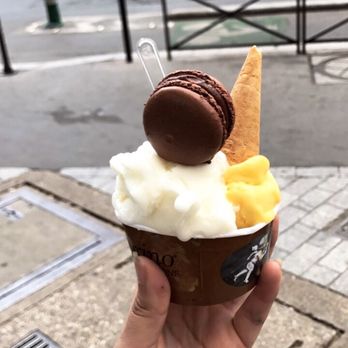 Amorino - Dragon fruit sorber with chocolate macaroon - Ice Cream & Frozen Yogurt Near Me - Paris, 75 Amorino - Dragon fruit sorber with chocolate macaroon - Ice Cream & Frozen Yogurt Near Me - Paris, 75