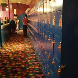 Roller Dome North - Lots of lockers, most in working order.