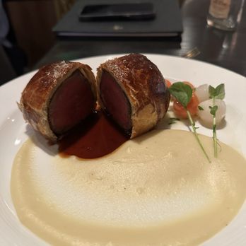 Gordon Ramsay Hell's Kitchen - Beef Wellington - Steakhouses Near Me - Stateline, Nevada Gordon Ramsay Hell's Kitchen - Beef Wellington - Steakhouses Near Me - Stateline, Nevada