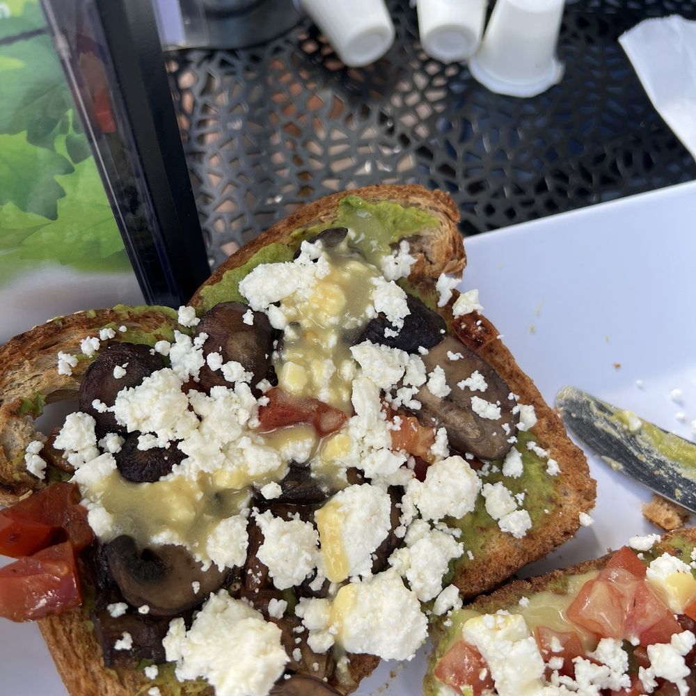 Magnolia Cafe - Avocado toast - Cafes Near Me - Fernandina Beach, Florida
