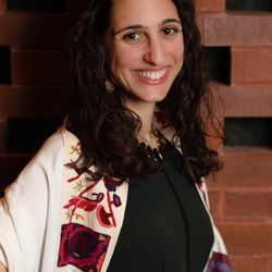 Temple Beth David of the San Gabriel Valley - Cantor Lilah Sugarman empowers individual voices to create inclusive sacred communities through song, study, celebration and tzedakah.