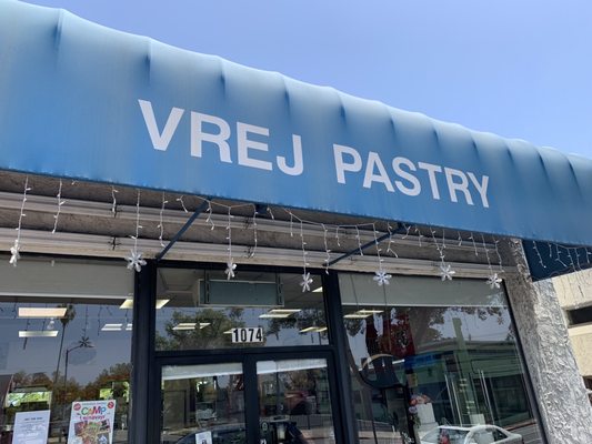 Vrej Pastry by null