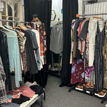 Queen Bee Customs Boutique - Women's Clothing Near Me - Atchison, Kansas Queen Bee Customs Boutique - Women's Clothing Near Me - Atchison, Kansas