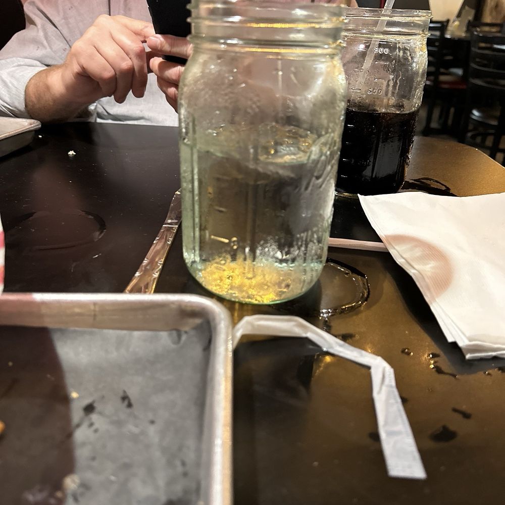 Big R's BBQ - drinks in a quart jar - Barbeque Near Me - Joplin, Missouri