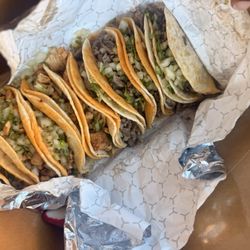 Ricos Tacos La Raza