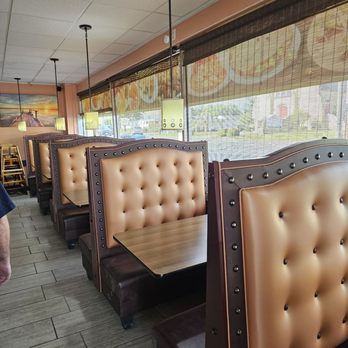 Rincon Catracho - The booths near the front windows, where we were seated. - Honduran Near Me - Roanoke, Virginia Rincon Catracho - The booths near the front windows, where we were seated. - Honduran Near Me - Roanoke, Virginia