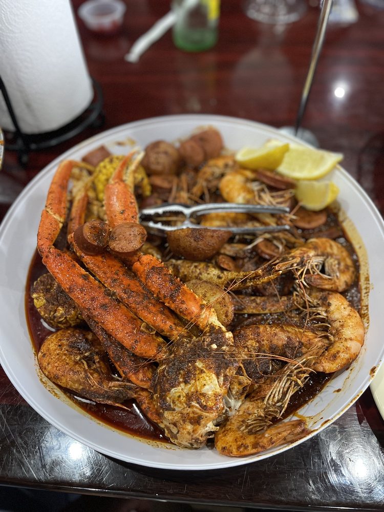 Fish N' Tails Oyster Bar