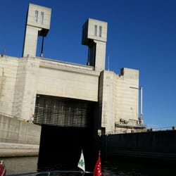 Ice Harbor Dam - Getting ready to lock through heading up river.