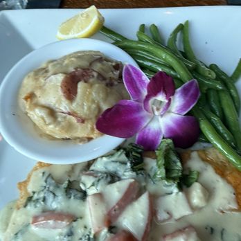 Watermark Grille - Groupers with bier blanc sauce fresh basil. Scallop potatoes were yum - Steakhouses Near Me - Naples, Florida Watermark Grille - Groupers with bier blanc sauce fresh basil. Scallop potatoes were yum - Steakhouses Near Me - Naples, Florida