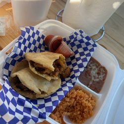 Gorditas and agua de horchata