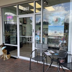 Palm Beach Doggie Bags - Seating to enjoy an on the spot treat with your pup