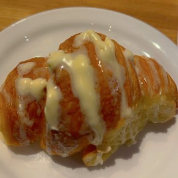 Cheddar's Scratch Kitchen - Honey Butter Croissants - American Near Me - Overland Park, Kansas