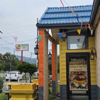 Tacos Rojas - Salem - The entrance to the restaurant. - Mexican Near Me - Salem, Virginia Tacos Rojas - Salem - The entrance to the restaurant. - Mexican Near Me - Salem, Virginia