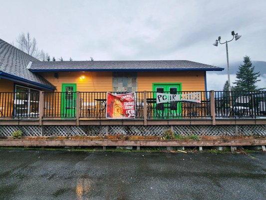 Pour House Bar & Grill by null