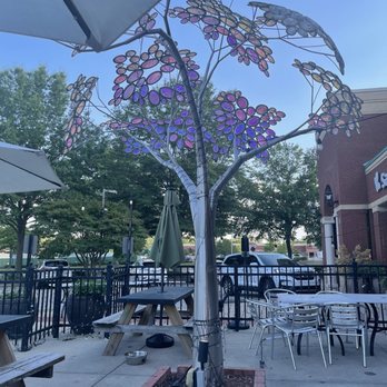 Mellow Mushroom - Patio - Pizza Near Me - Germantown, Tennessee