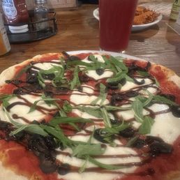Margherita pizza w/black olives.