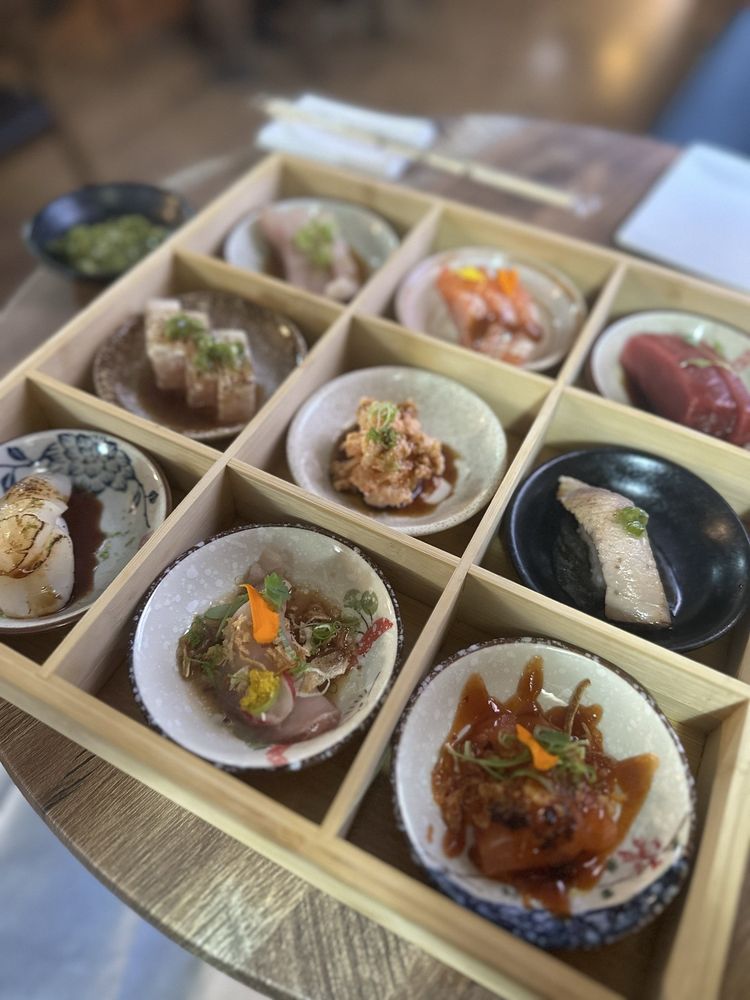 Yuki Hana Sushi & Sake Bar Logo