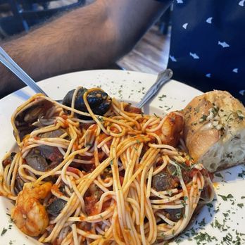 Violas - Spicy Seafood Fra Diablo - Seafood Near Me - St. Augustine, Florida