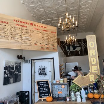 à la minute - Inside of the place - Ice Cream & Frozen Yogurt Near Me - Redlands, California à la minute - Inside of the place - Ice Cream & Frozen Yogurt Near Me - Redlands, California