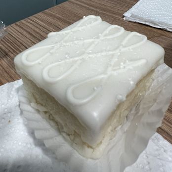 Julia's Homestyle Bakery - Bakeries Near Me - Murfreesboro, Tennessee