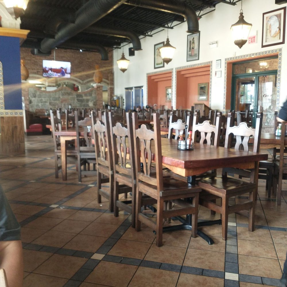 Hacienda Cocula - Empty restaurant but late lunch time. - Mexican Near Me - Countryside, Illinois Hacienda Cocula - Empty restaurant but late lunch time. - Mexican Near Me - Countryside, Illinois