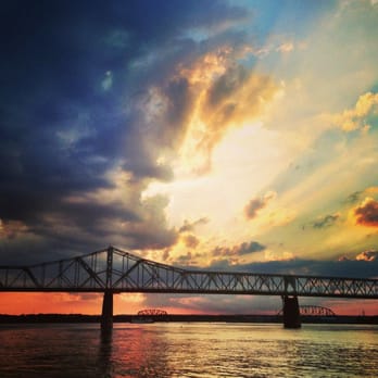 Waterfront Park - Sunset at the Waterfront. - Parks Near Me - Louisville, Kentucky Waterfront Park - Sunset at the Waterfront. - Parks Near Me - Louisville, Kentucky