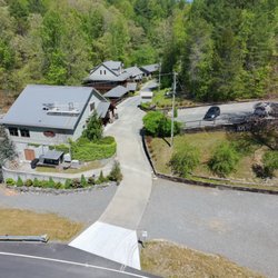 Roaring River Vineyards - Parking for The Tasting Haus at Roaring River Vineyards.