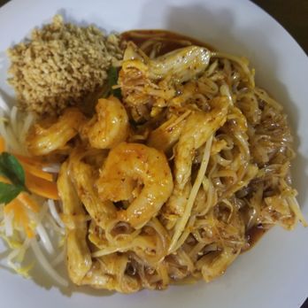 Masaman Thai Kitchen - Shrimp/chicken pad thai - Thai Near Me - Birmingham, Alabama