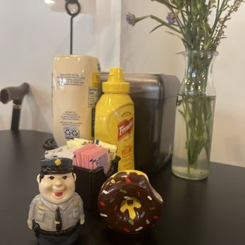 Hash and Smash - Each table has its own unique salt and pepper shakers - Breakfast & Brunch Near Me - Beaver, Pennsylvania