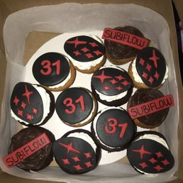 Subaru Themed Cupcakes