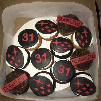 Tiffany's Bakery - Subaru Themed Cupcakes - Bakeries Near Me - Annandale, Virginia