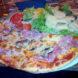 Le Lagon - Moit-Moit ! Demi pizza "capri" et crudités !